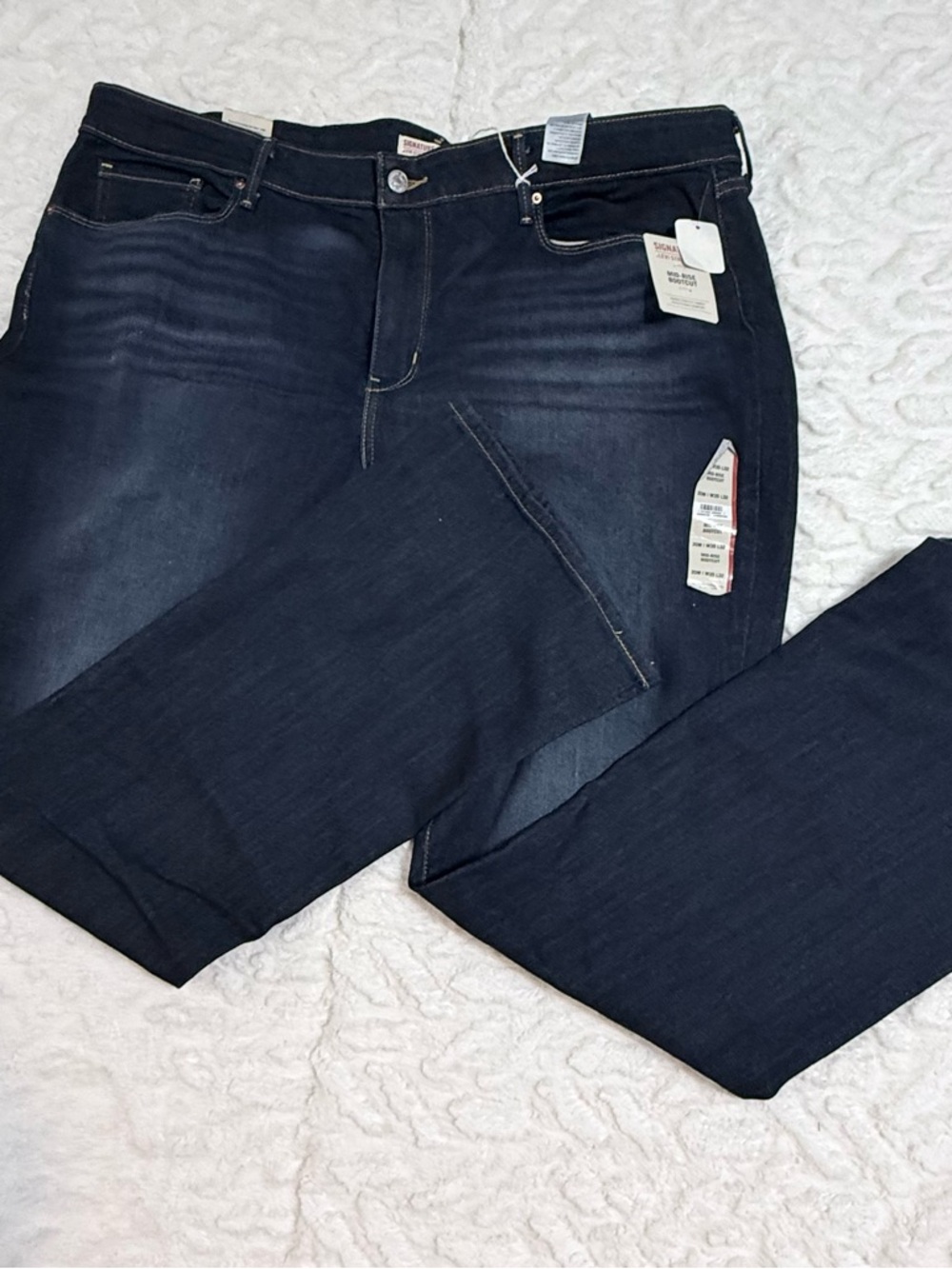 Levi Signature Women’s dark Blue Jeans - Bootcut - NWT-Size 20M